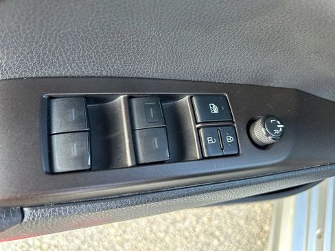 Used 2021 Toyota Camry SE FWD image 18