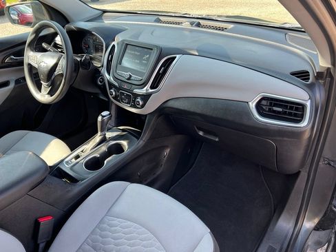 Used 2018 Chevrolet Equinox LT FWD image 9