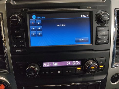 Used 2018 Nissan Titan SV w/ SV Convenience Package image 25