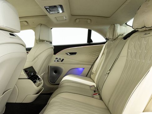 Used 2026 Bentley Flying Spur Plug-In Hybrid image 48