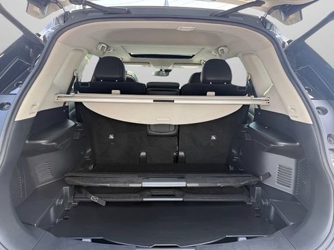 Used 2019 Nissan Rogue SL w/ Premium Package AWD/4WD image 9
