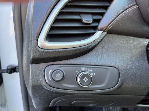 Used 2019 Chevrolet Trax LT w/ LT Convenience Package image 27