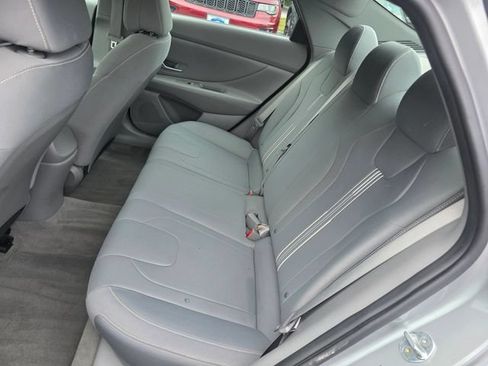 Used 2023 Hyundai Elantra SEL w/ Convenience Package FWD image 18