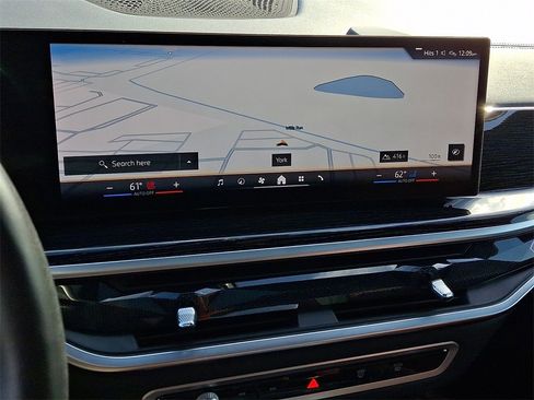 Certified 2024 BMW X6 xDrive40i w/ Executive Package image 3