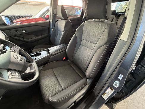 Used 2025 Nissan Rogue SV image 37