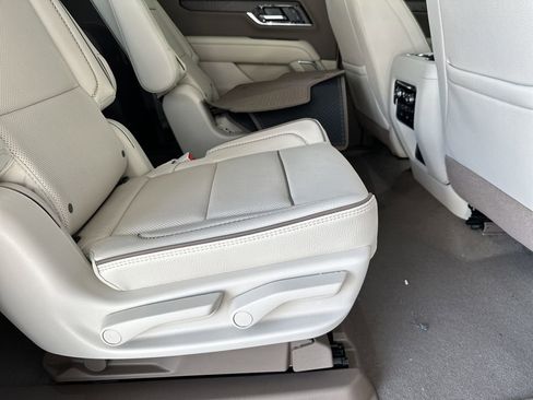 New 2026 GMC Yukon XL Denali w/ Denali Reserve Package AWD/4WD image 40