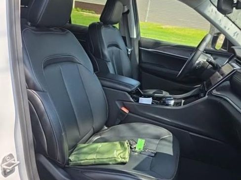 Used 2023 Jeep Grand Cherokee Limited AWD/4WD image 20