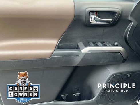 Used 2022 Toyota Tacoma Limited image 12