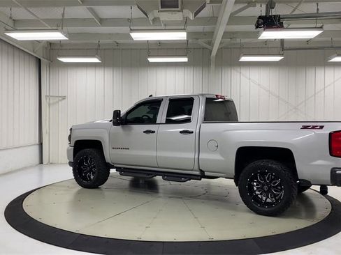 Used 2017 Chevrolet Silverado 1500 LT w/ Redline Edition image 6