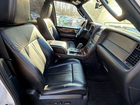 Used 2017 Lincoln Navigator Select image 39