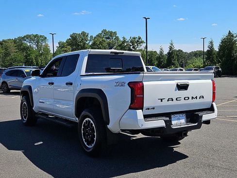 Used 2024 Toyota Tacoma TRD Off-Road w/ TRD Off Road Premium Package AWD/4WD image 5