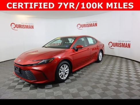 Used 2025 Toyota Camry LE image 2
