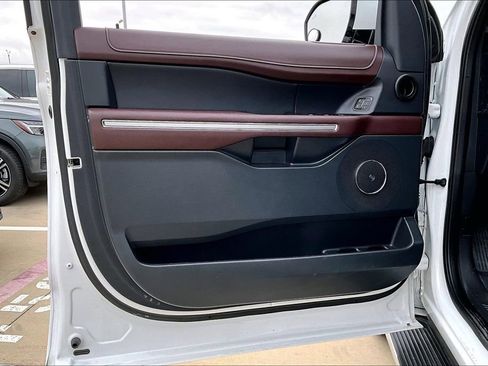Used 2022 Ford Expedition Limited image 22