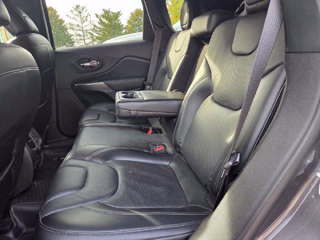 Used 2019 Jeep Cherokee Limited AWD/4WD image 11