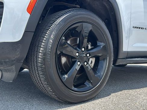 Used 2023 Jeep Grand Cherokee Altitude AWD/4WD image 10