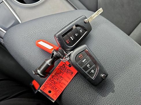 Used 2024 Toyota Camry LE image 28