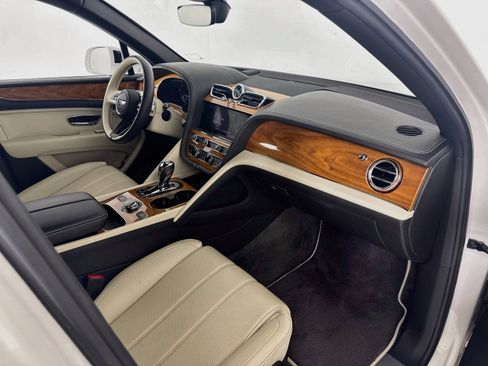 Certified 2023 Bentley Bentayga Extended Wheelbase AWD/4WD image 2