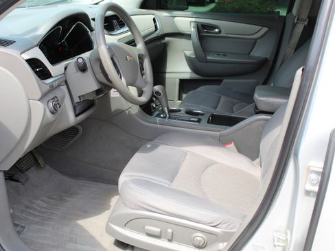 Used 2014 Chevrolet Traverse LS image 17