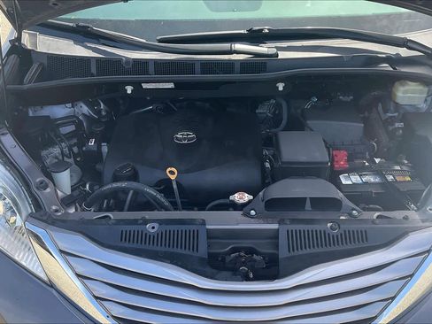 Used 2017 Toyota Sienna XLE AWD/4WD image 29