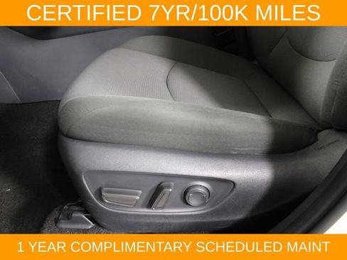 Used 2025 Toyota RAV4 XLE AWD/4WD image 19