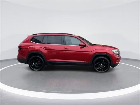 Certified 2022 Volkswagen Atlas SE w/ Black Wheel Package image 9