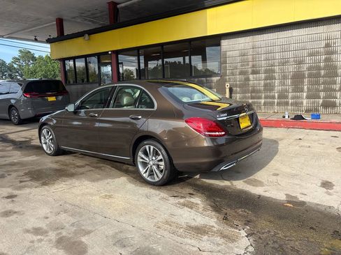 Used 2017 Mercedes-Benz C 300 Sedan image 7