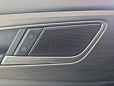 Used 2024 Volkswagen Atlas Cross Sport SE image 11