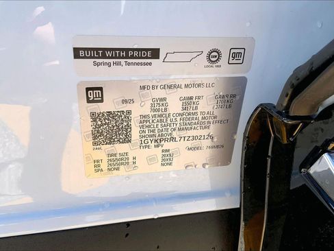 Certified 2026 Cadillac Lyriq Premium Luxury w/ LPO, Floor Liner Package AWD/4WD image 33