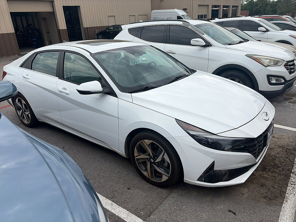 Used 2023 Hyundai Elantra Limited w/ Cargo Package FWD image 1