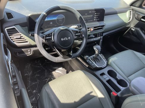 Certified 2024 Kia Seltos SX w/ SX Sunroof Package AWD/4WD image 17