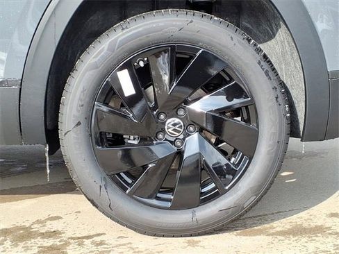 New 2026 Volkswagen Atlas Cross Sport SE image 5