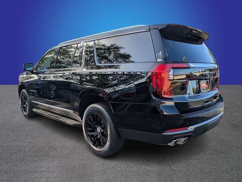 Used 2025 GMC Yukon XL Denali AWD/4WD image 3