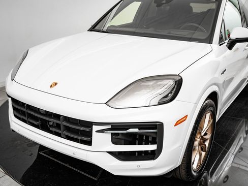 New 2026 Porsche Cayenne E-Hybrid image 13