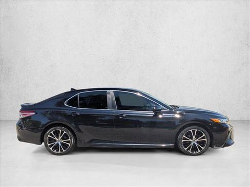 Used 2019 Toyota Camry SE w/ Carpet Mat Package FWD image 4