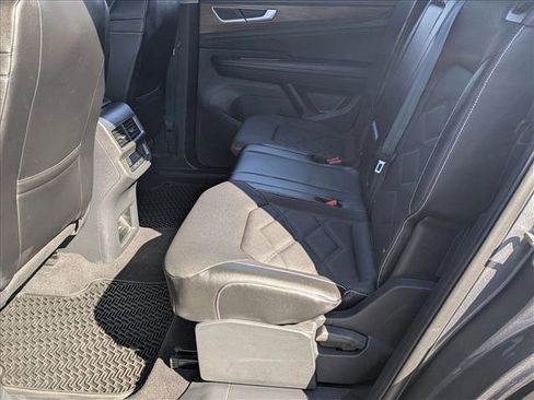 Used 2024 Volkswagen Atlas SE image 15