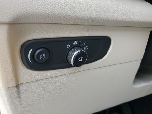 Used 2021 Buick Envision Essence FWD image 24