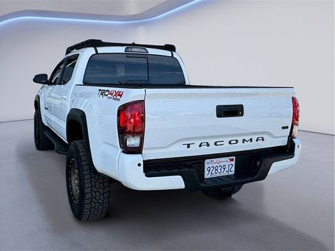 Used 2018 Toyota Tacoma TRD Off-Road AWD/4WD image 4