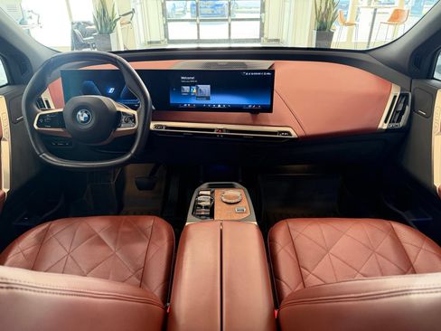 Used 2024 BMW iX xDrive50 w/ Premium Package AWD/4WD image 7