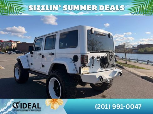Used 2016 Jeep Wrangler Unlimited Sahara w/ Connectivity Group AWD/4WD image 6