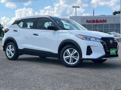 New 2025 Nissan Kicks Play S
