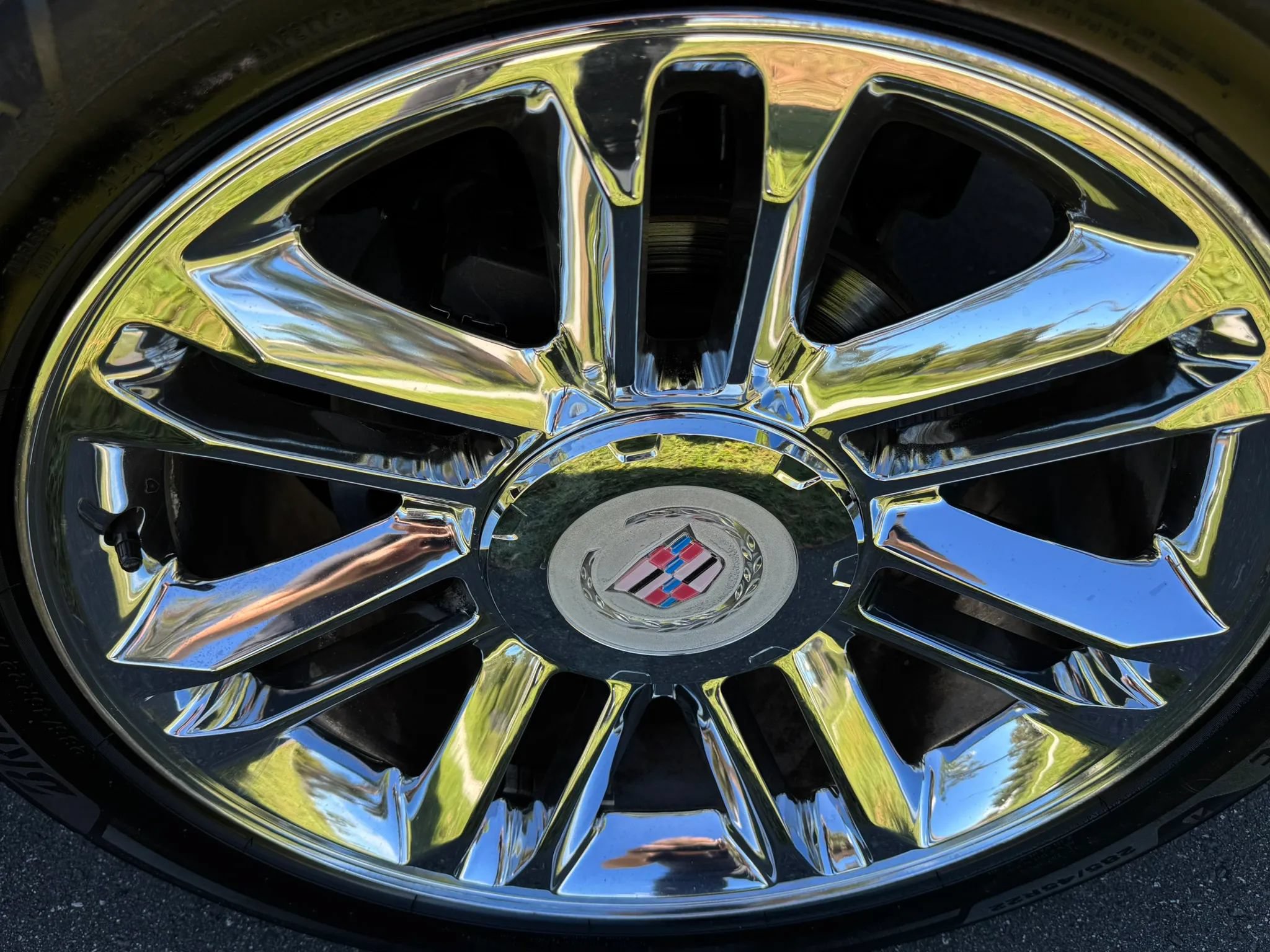 Used 2012 Cadillac Escalade Platinum RWD image 27