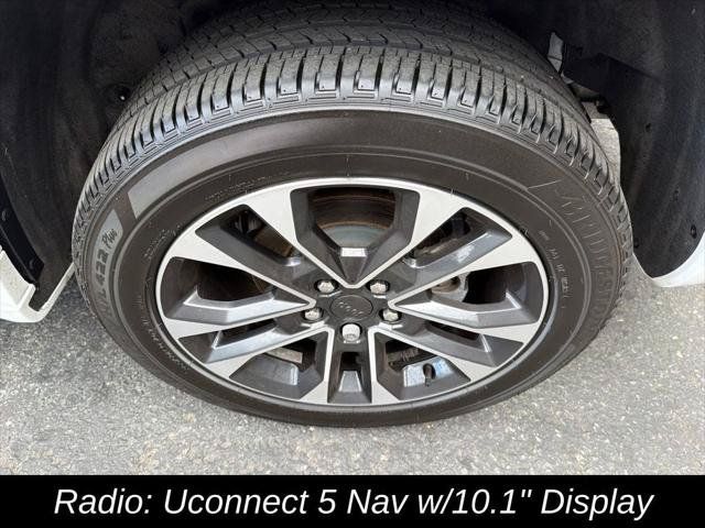 Certified 2023 Jeep Grand Cherokee Overland AWD/4WD image 12