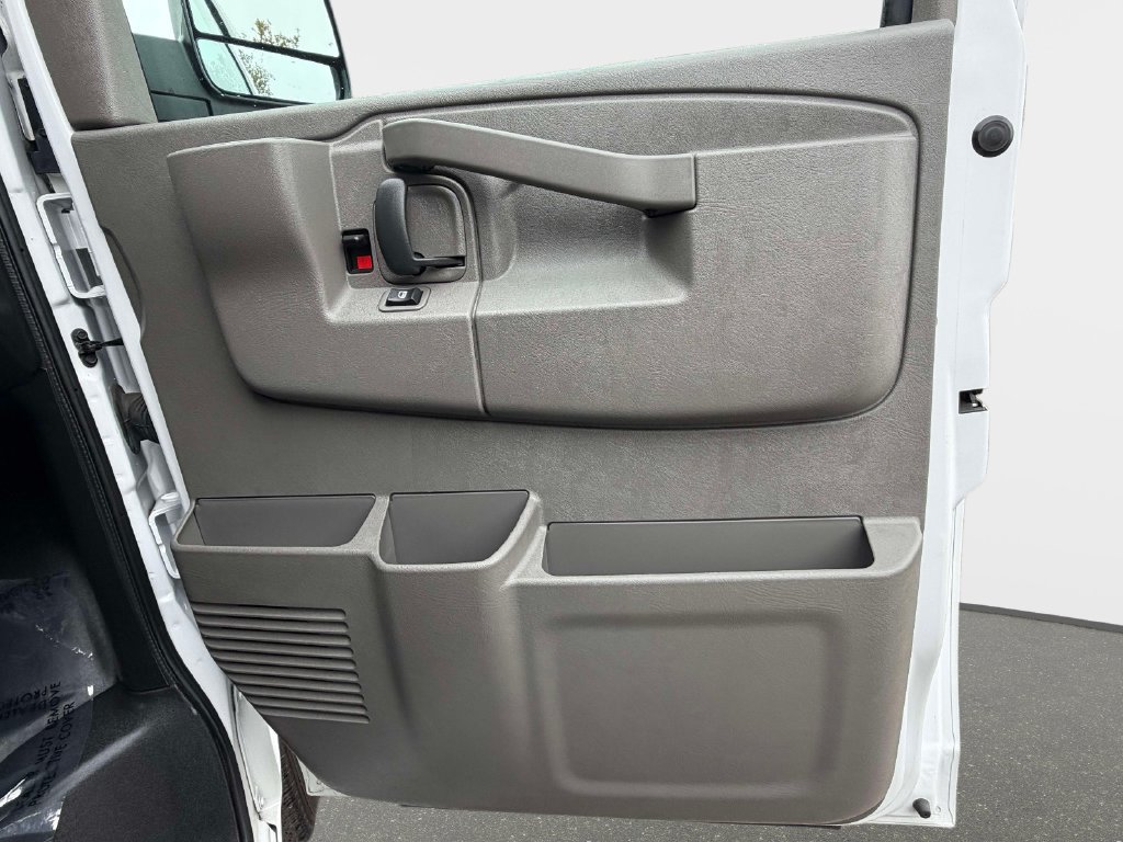 Used 2025 Chevrolet Express 2500 w/ Driver Convenience Package RWD image 8