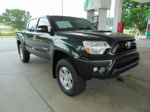 Used 2013 Toyota Tacoma 4x4 Double Cab w/ TRD Sport Pkg image 2