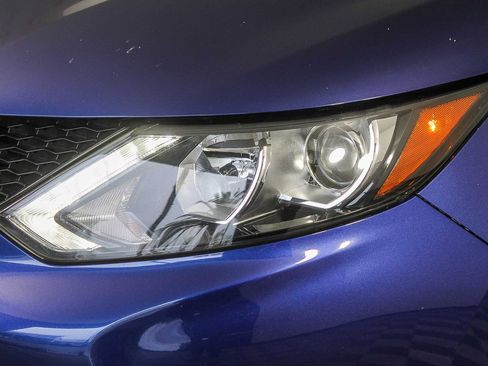 Used 2018 Nissan Rogue Sport S w/ S Appearance Package image 4