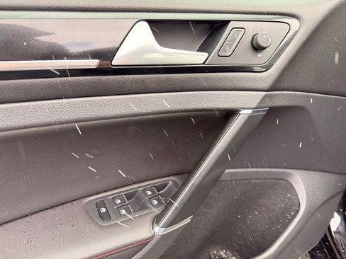 Used 2016 Volkswagen Golf 4-Door image 15