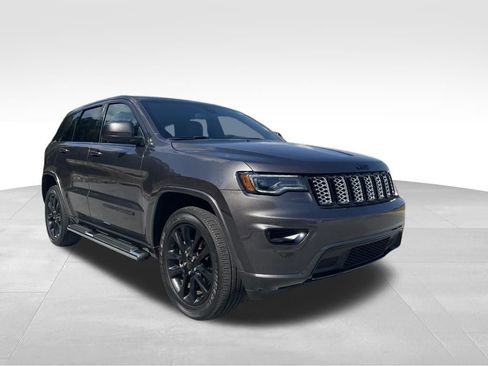 Used 2021 Jeep Grand Cherokee Laredo X image 3