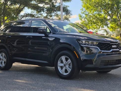 Certified 2023 Kia Sorento LX image 11