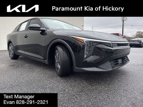 Used 2025 Kia K4 LX image 3