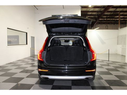Used 2021 Volvo XC90 T5 Momentum w/ Protection Package Premier image 19